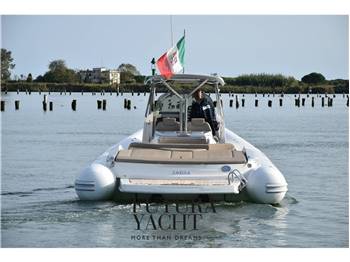 SACS STRIDER 11 SUNDECK EFB