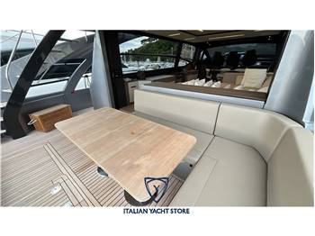 Pershing 8X
