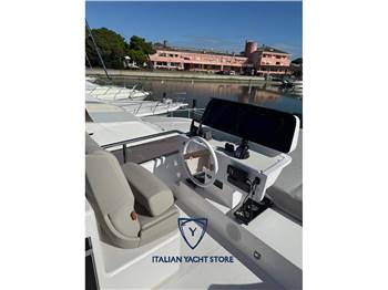 Ferretti Yachts 580