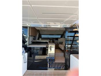 Ferretti Yachts 580