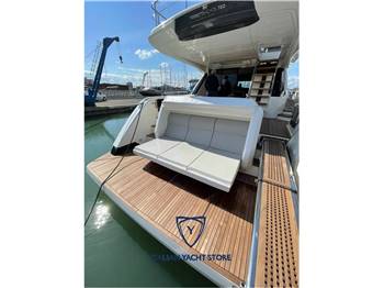 Ferretti Yachts 720