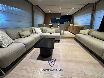 Ferretti Yachts 720