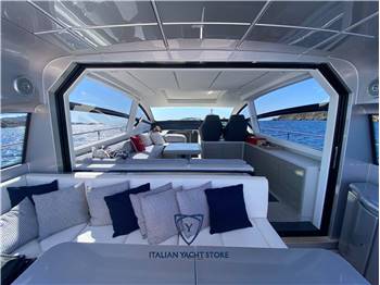 Pershing 62