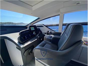 Pershing 62