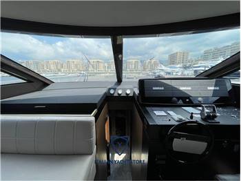 Ferretti Yachts 670