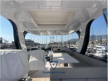 Ferretti Yachts 670