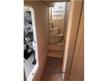 Ferretti Yachts 670