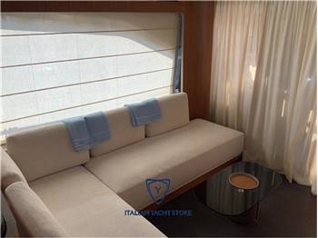 Ferretti Yachts 670