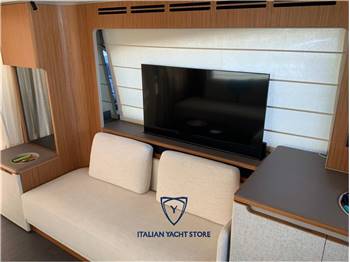 Ferretti Yachts 670
