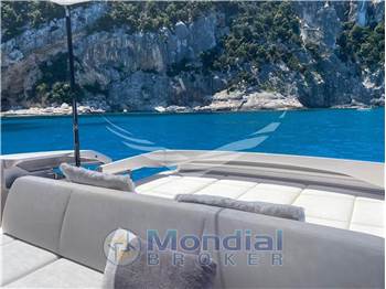 Pershing 62