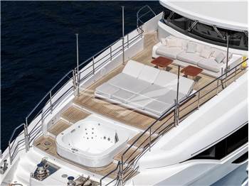 Benetti Delfino 95