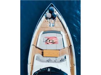 Ferretti Yachts 850