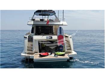 Ferretti Yachts 850