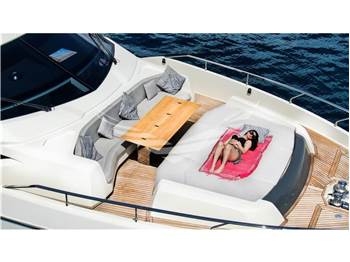 Ferretti Yachts 850