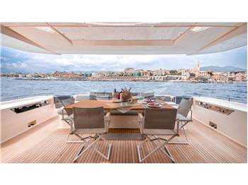 Ferretti Yachts 850