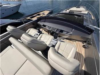Pershing 8X