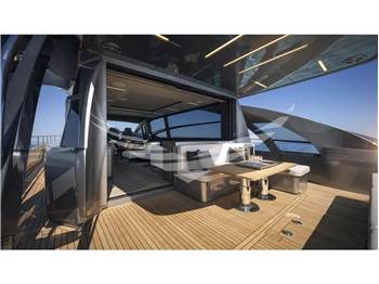 Pershing 8X