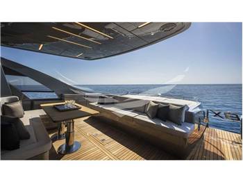 Pershing 8X