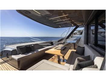 Pershing 8X