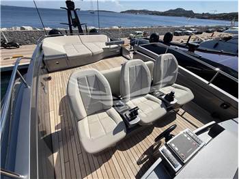 Pershing 8X