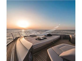 Pershing 8X