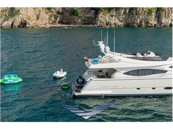 Ferretti Yachts 760