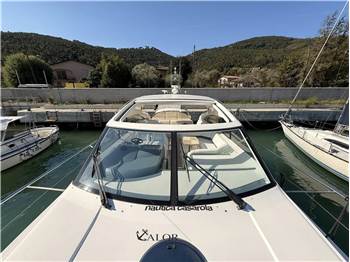 Princess Yachts V53