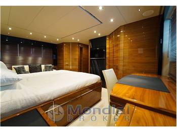 Sunseeker 68 Sport Yacht