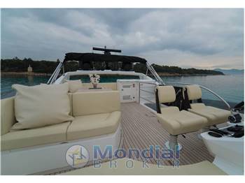 Sunseeker 68 Sport Yacht