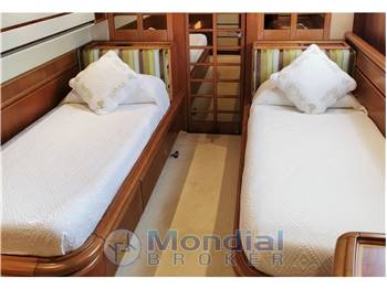 Ferretti Custom Line 94