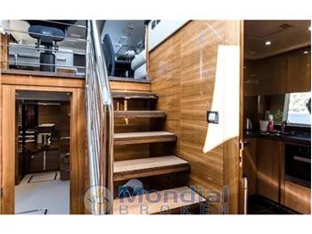 Sunseeker 80 Sport Yacht