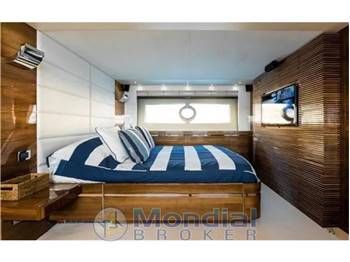 Sunseeker 80 Sport Yacht