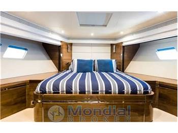 Sunseeker 80 Sport Yacht
