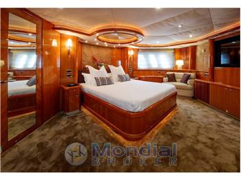 Sunseeker 82 Yacht