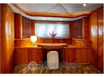 Sunseeker 82 Yacht
