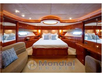 Sunseeker 82 Yacht