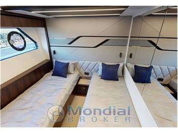 Sunseeker Predator 74 XPS