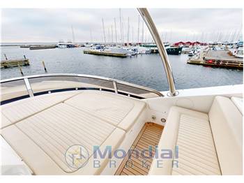 Sunseeker 88 Yacht