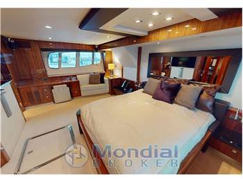 Sunseeker 88 Yacht