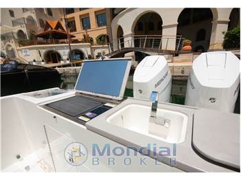 Boston Whaler Vantage 330