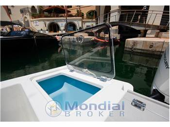 Boston Whaler Vantage 330