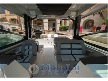 Boston Whaler Vantage 330
