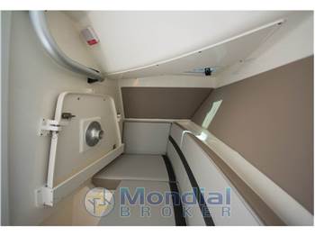 Boston Whaler Vantage 330