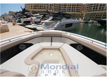Boston Whaler Vantage 330