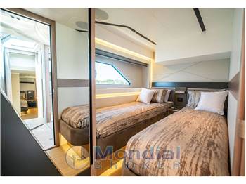 Sunseeker Predator 65