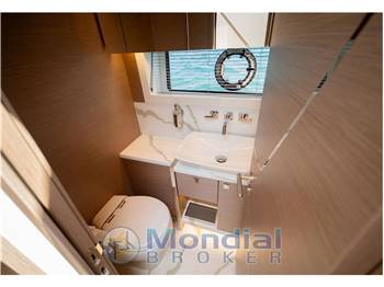 Sunseeker Predator 65
