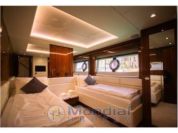 Sunseeker 86 Yacht