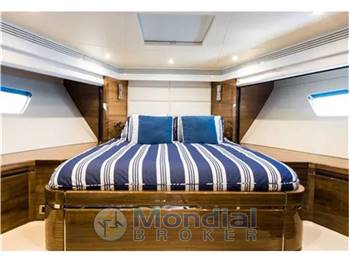 Sunseeker 80 Sport Yacht