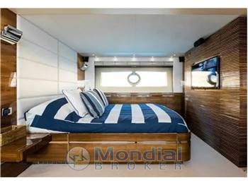 Sunseeker 80 Sport Yacht
