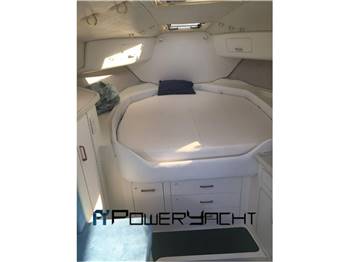 BOSTON WHALER 31L